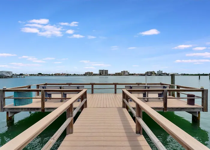 1b1b 2 Blocks To Clearwater Apartment *