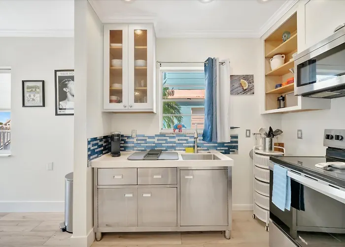 Apartment 1b1b 2 Blocks To Clearwater *