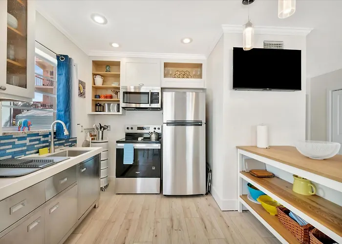 1b1b 2 Blocks To Clearwater Apartment *