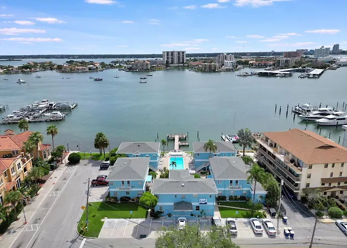 1b1b 2 Blocks To Clearwater Apartment