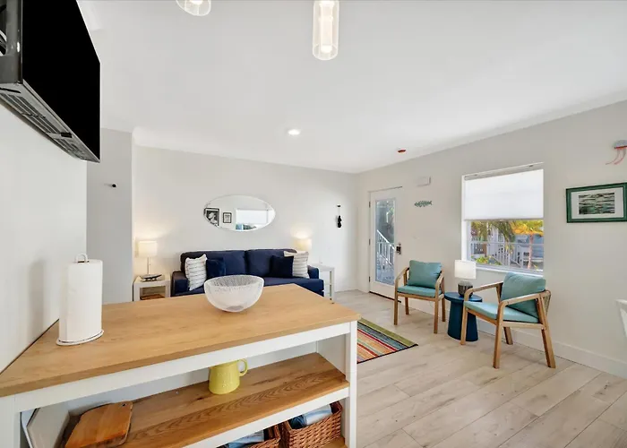 1b1b 2 Blocks To Clearwater Apartment