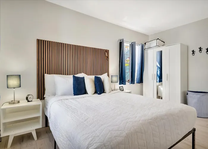1b1b 2 Blocks To Clearwater Apartment