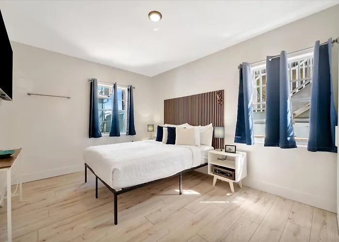1b1b 2 Blocks To Clearwater Apartment *